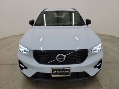 2025 Volvo XC40 B5 Plus Dark Theme