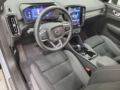 2025 Volvo XC40 B5 Plus Dark Theme