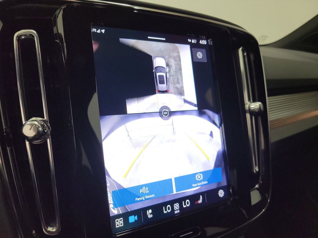 2025 Volvo XC40 B5 Plus Dark Theme