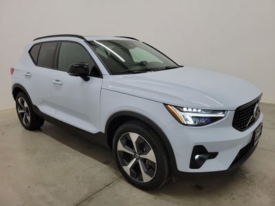 2025 Volvo XC40 B5 Plus Dark Theme
