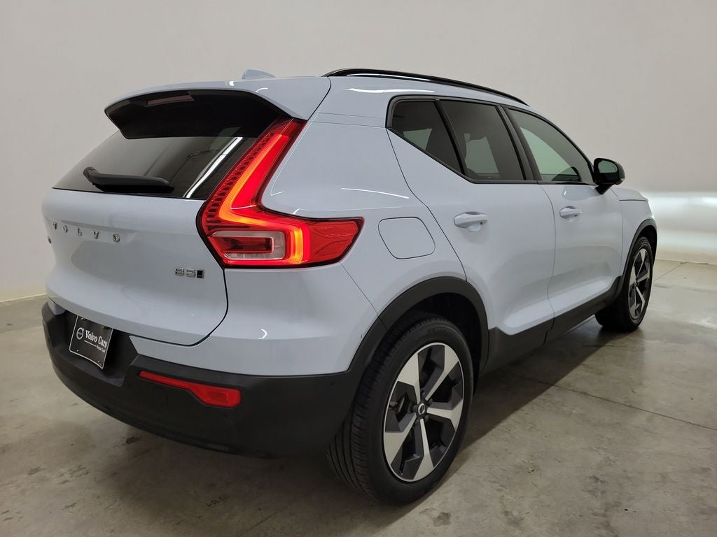 2025 Volvo XC40 B5 Plus Dark Theme
