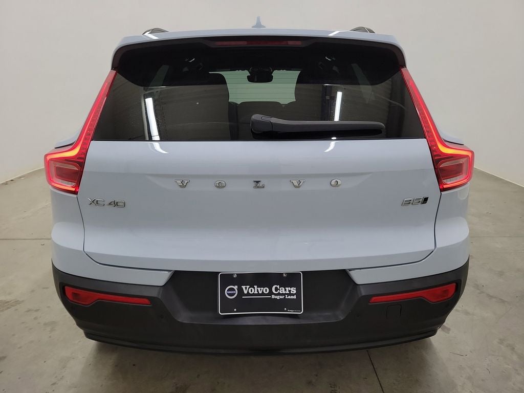 2025 Volvo XC40 B5 Plus Dark Theme
