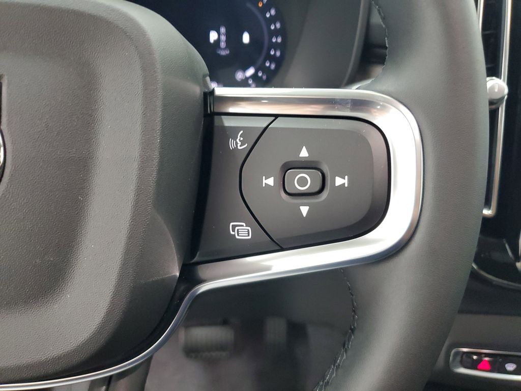 2026 Volvo XC40 B5 Plus