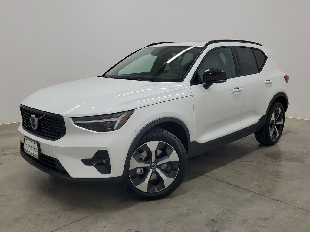2026 Volvo XC40 B5 Plus