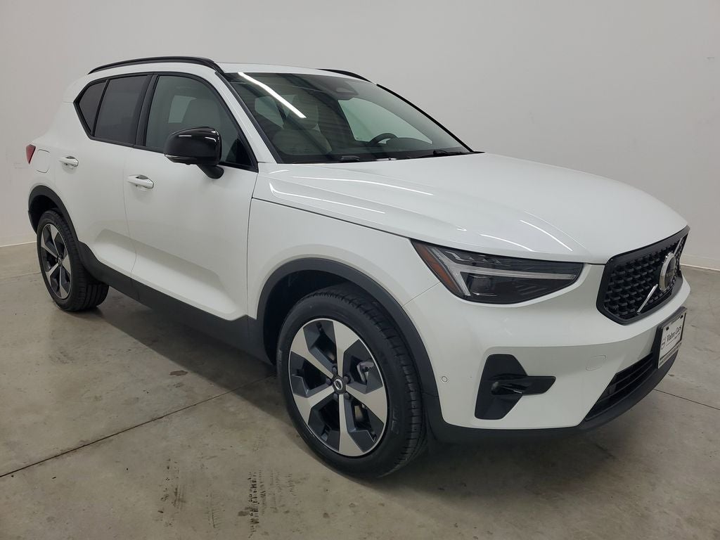 2026 Volvo XC40 B5 Plus