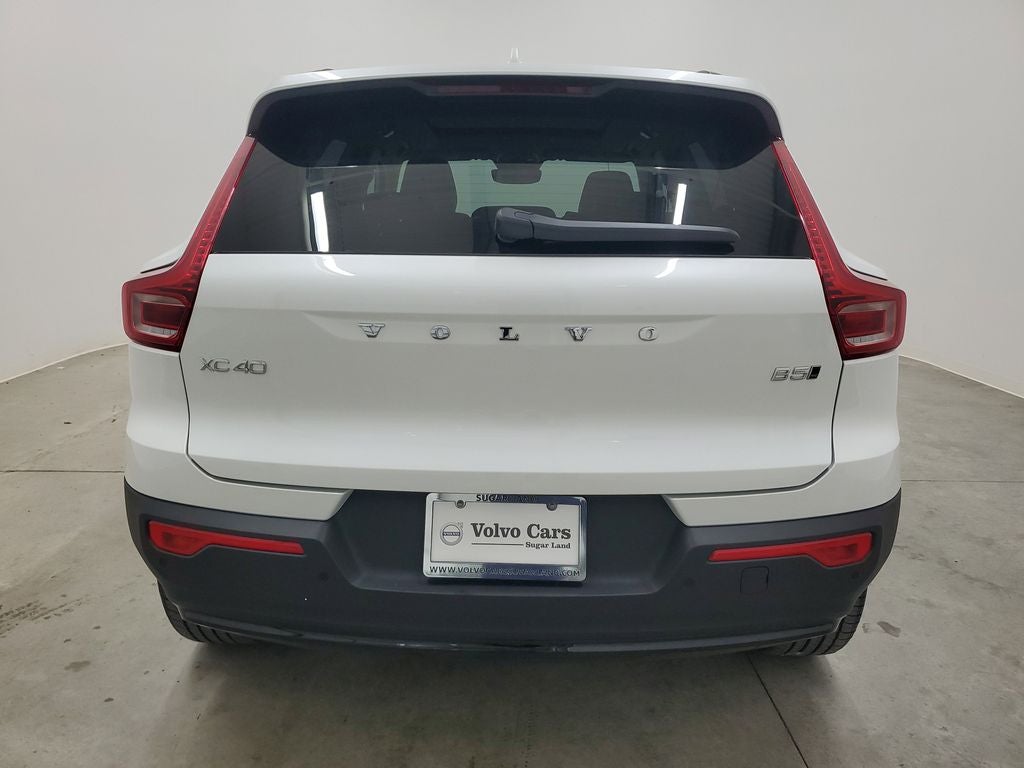 2026 Volvo XC40 B5 Plus