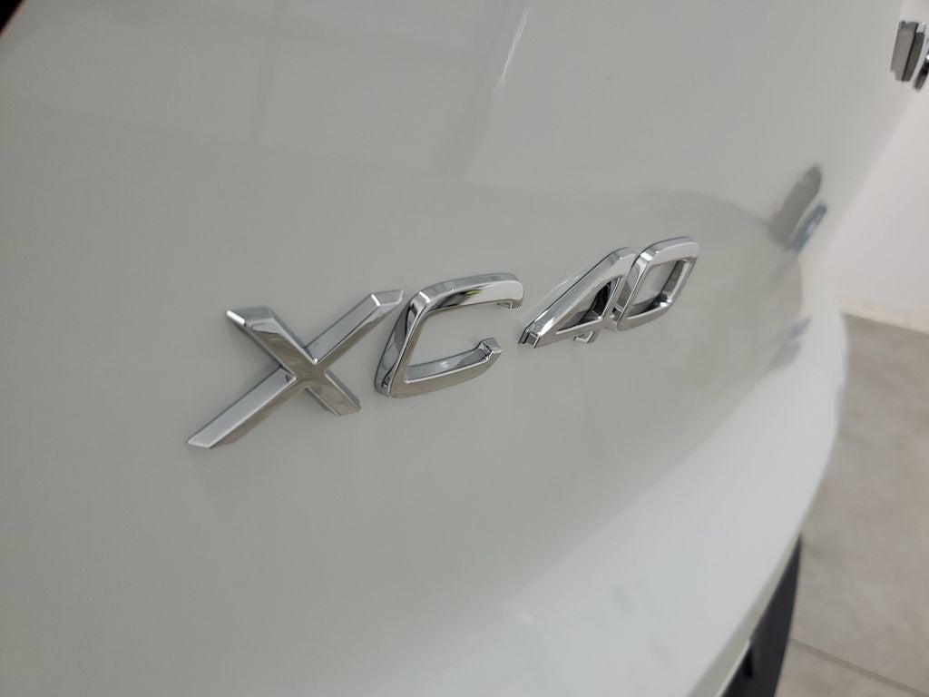 2026 Volvo XC40 B5 Plus