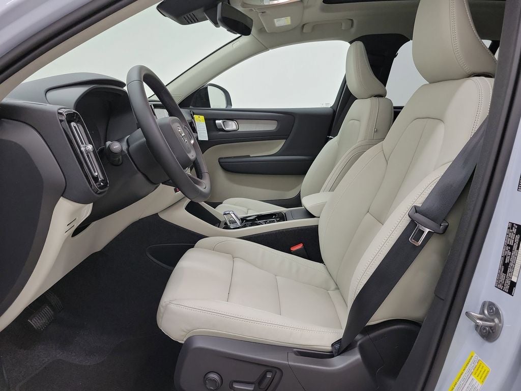 2026 Volvo XC40 B5 Plus