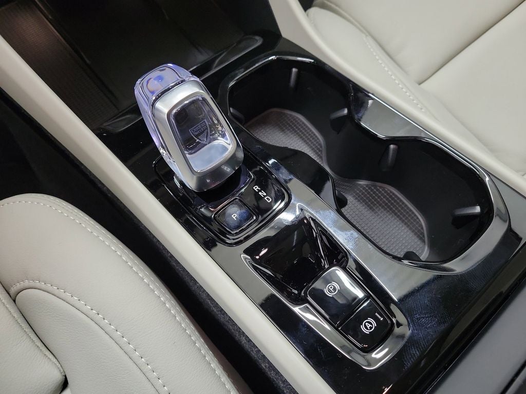 2026 Volvo XC40 B5 Plus