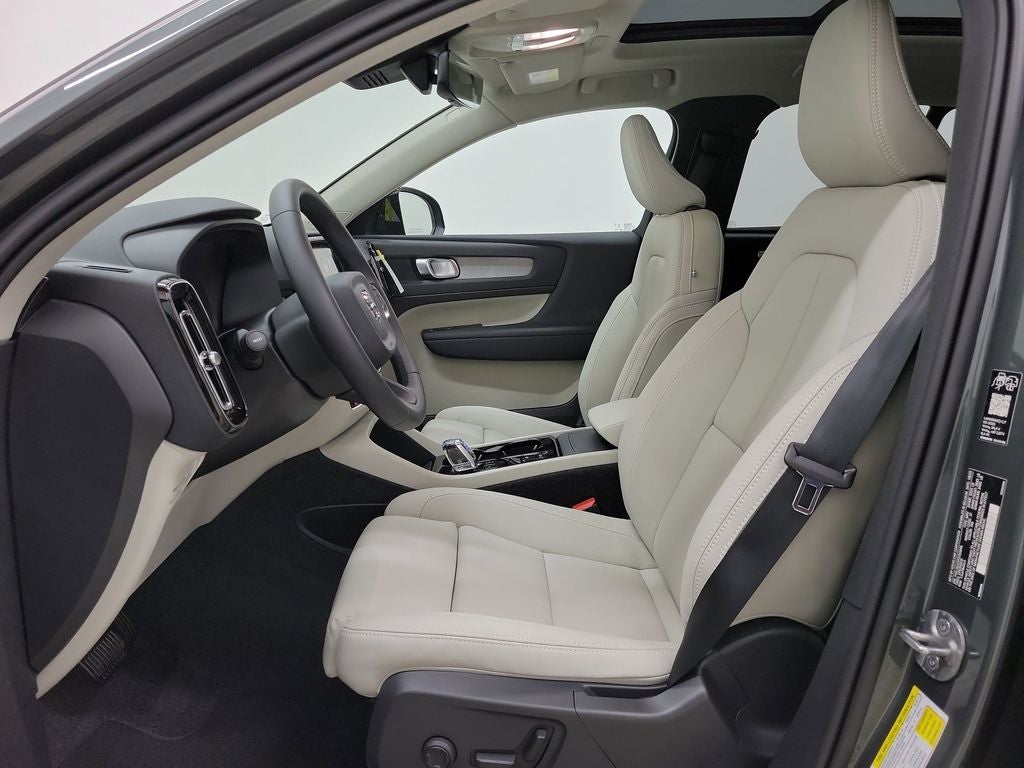 2026 Volvo XC40 B5 Plus