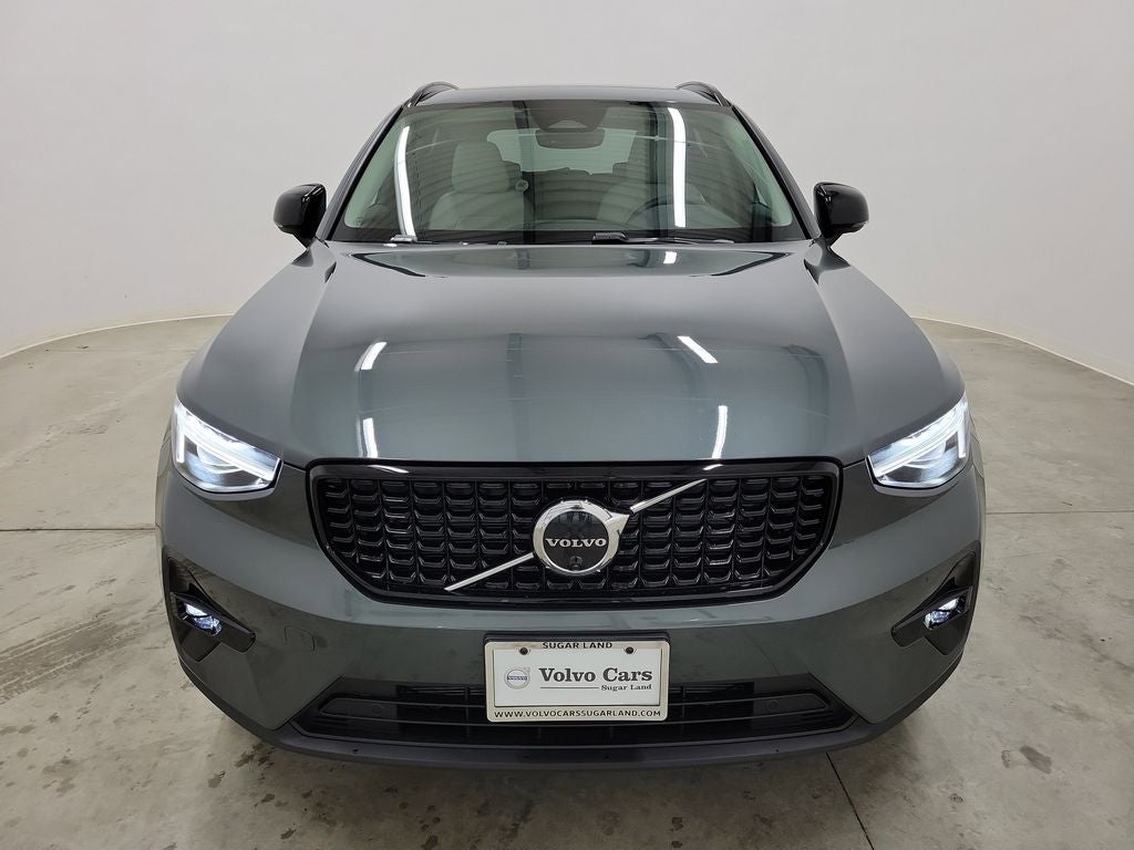 2026 Volvo XC40 B5 Plus