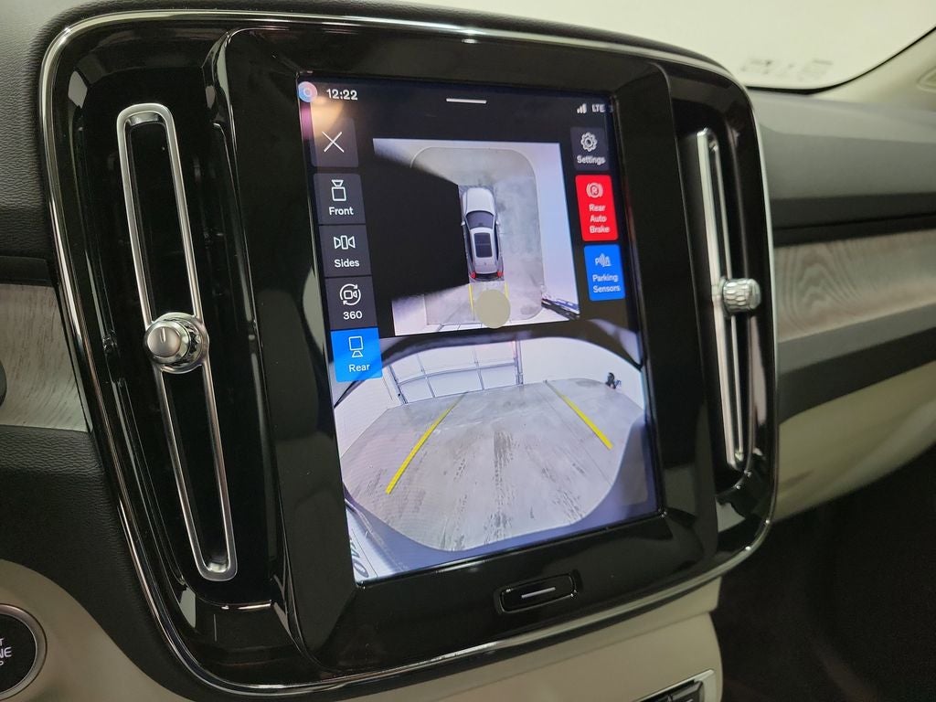 2026 Volvo XC40 B5 Plus