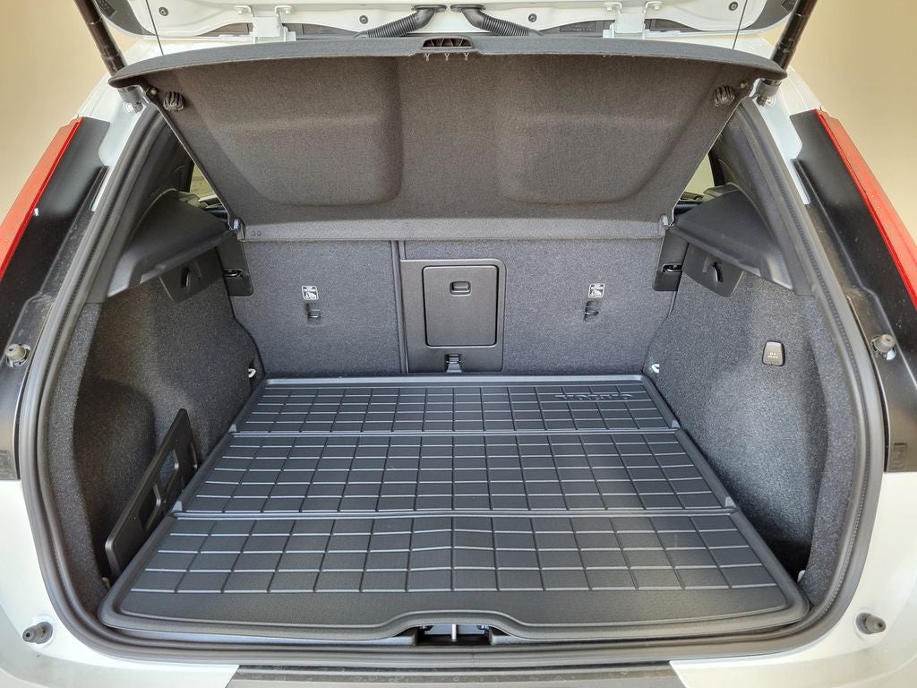 2026 Volvo XC40 PLUS AWD