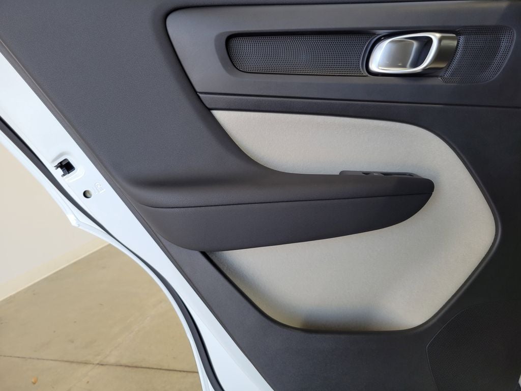 2026 Volvo XC40 PLUS AWD