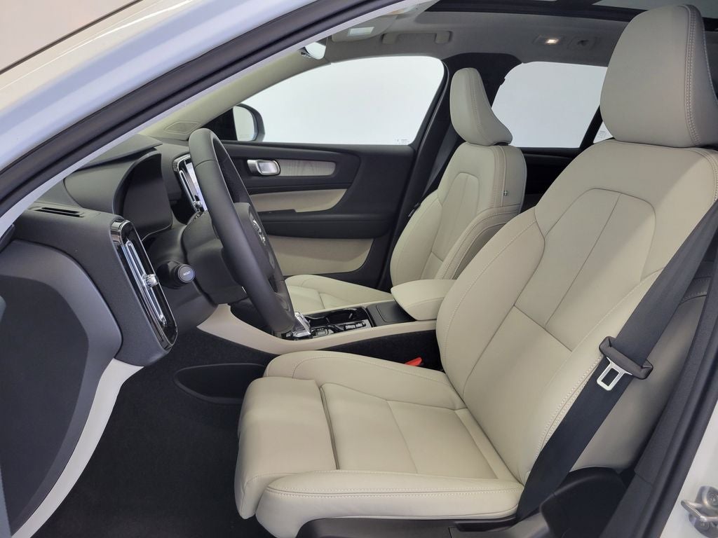 2026 Volvo XC40 PLUS AWD