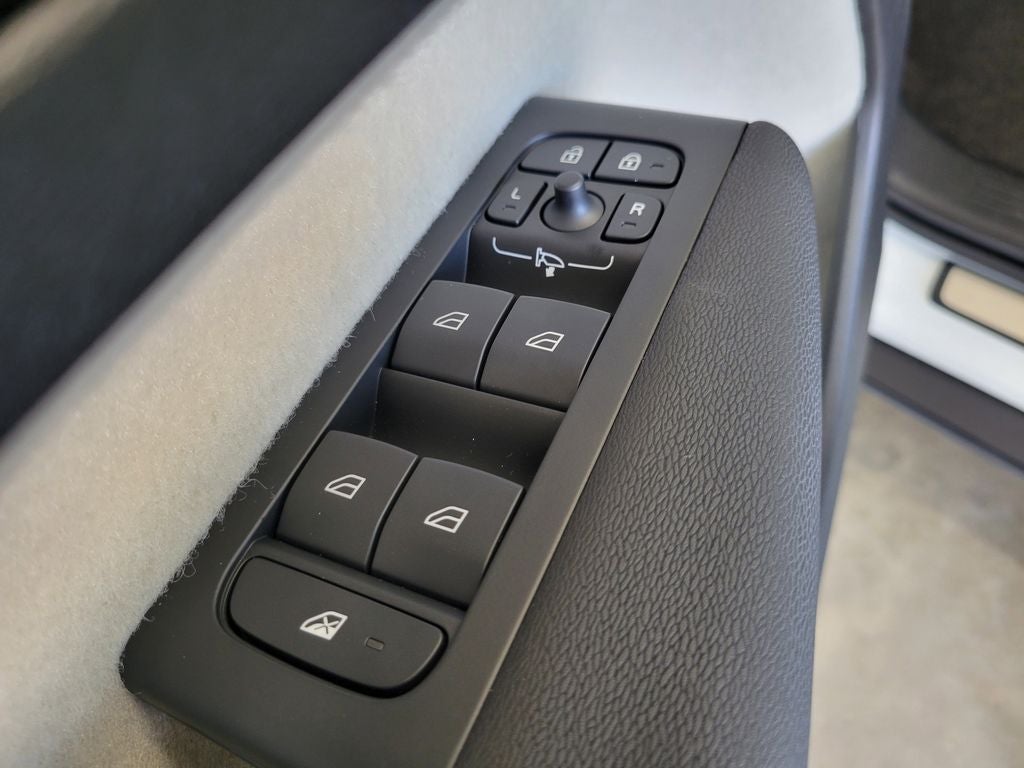 2026 Volvo XC40 PLUS AWD