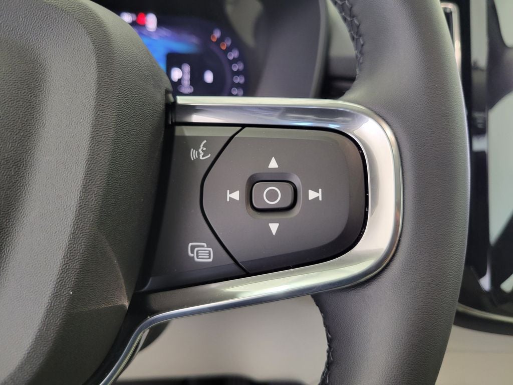 2026 Volvo XC40 PLUS AWD