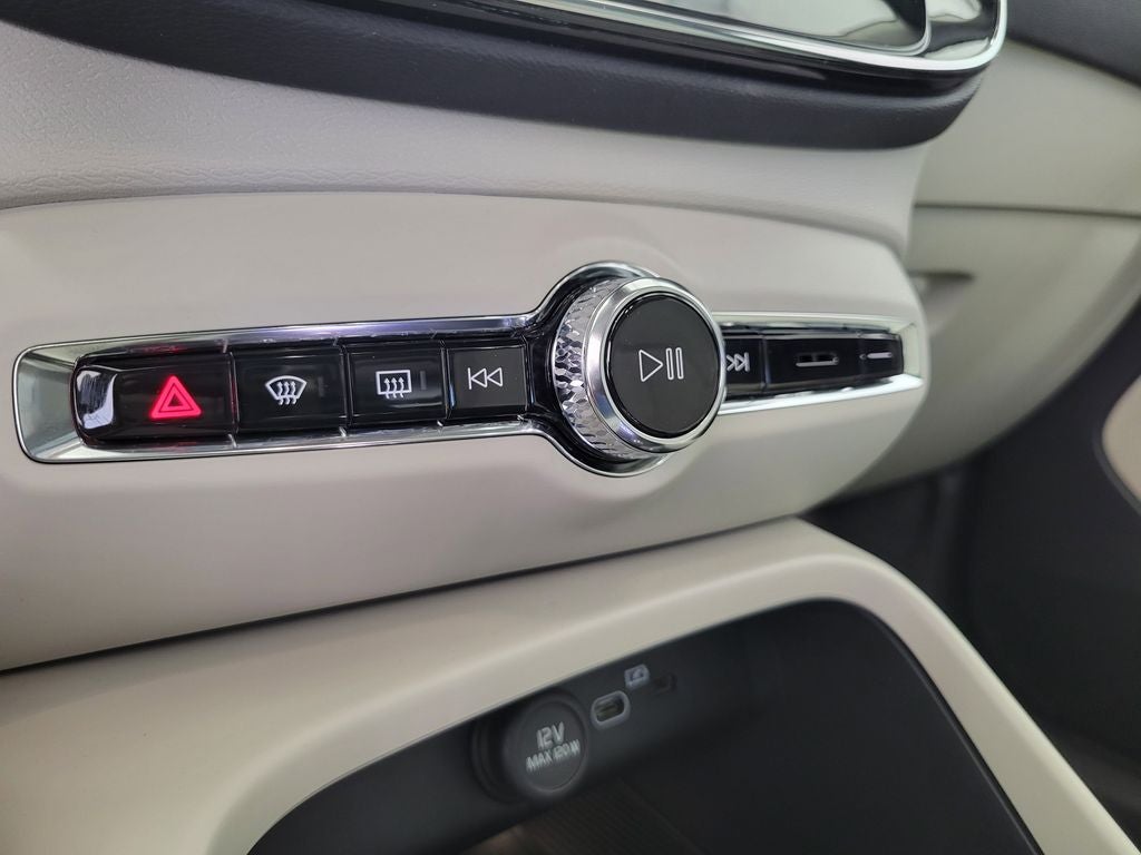 2026 Volvo XC40 PLUS AWD