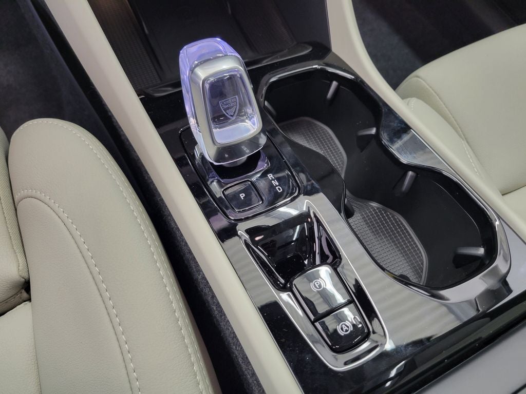 2026 Volvo XC40 PLUS AWD