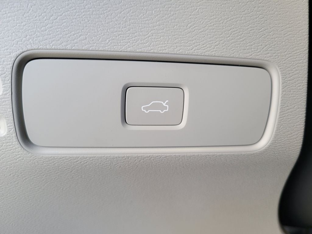 2026 Volvo XC40 PLUS AWD