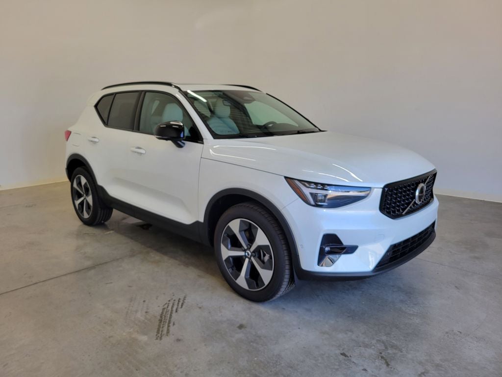 2026 Volvo XC40 PLUS AWD