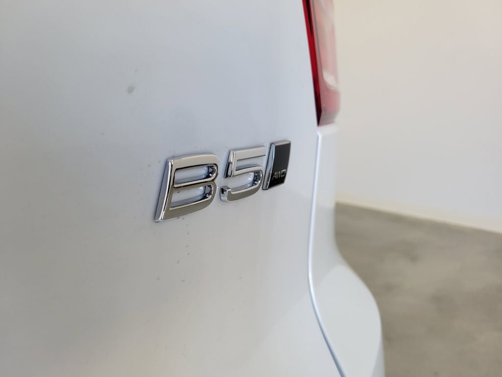 2026 Volvo XC40 PLUS AWD