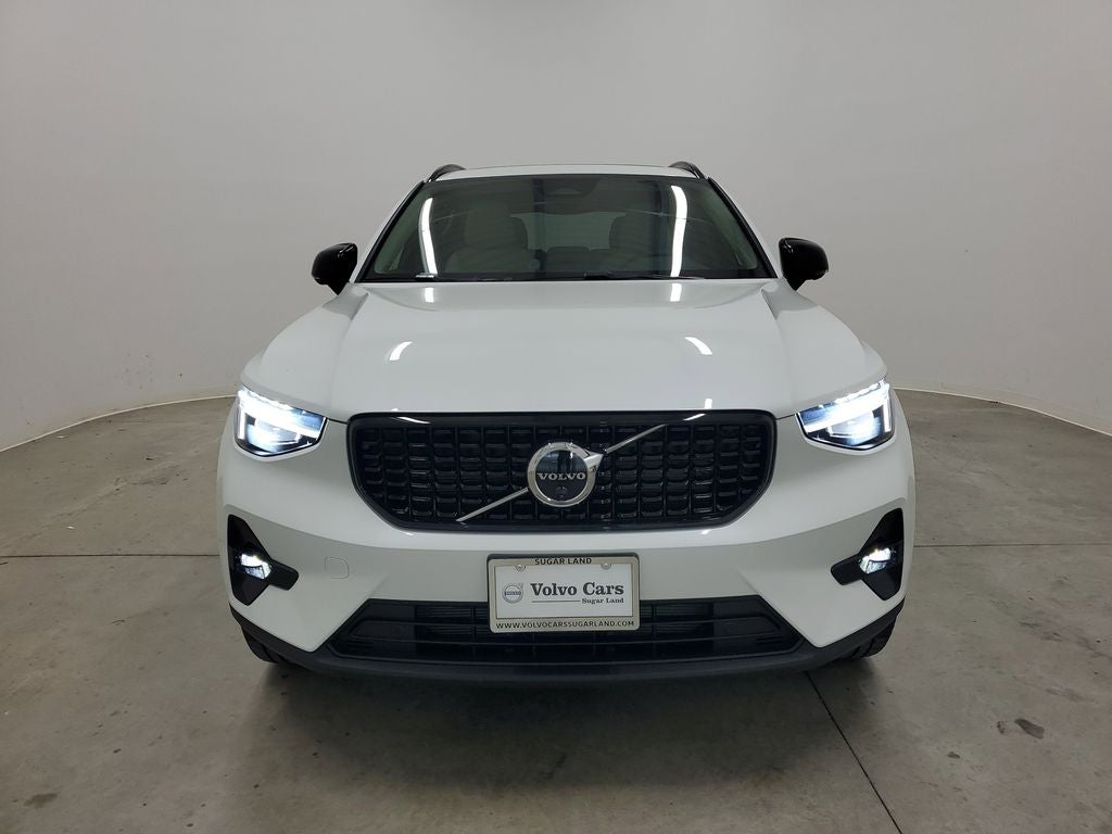 2026 Volvo XC40 B5 Plus