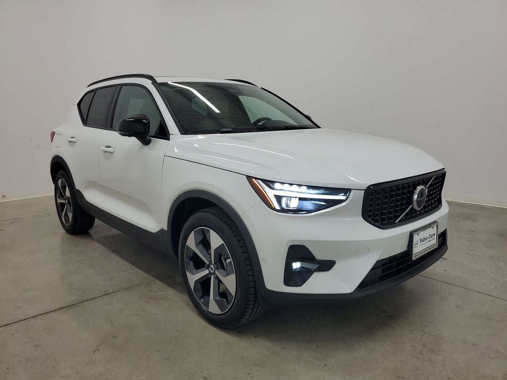 2026 Volvo XC40 B5 Plus