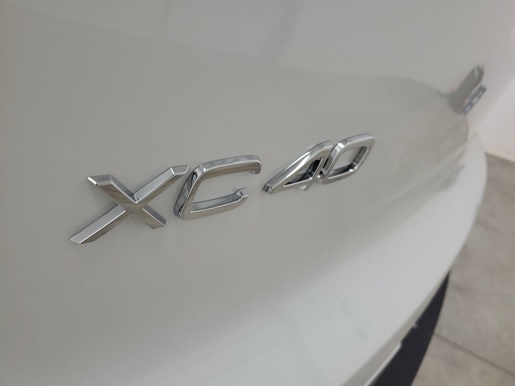 2026 Volvo XC40 B5 Plus
