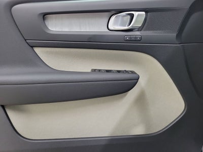 2026 Volvo XC40 B5 Plus