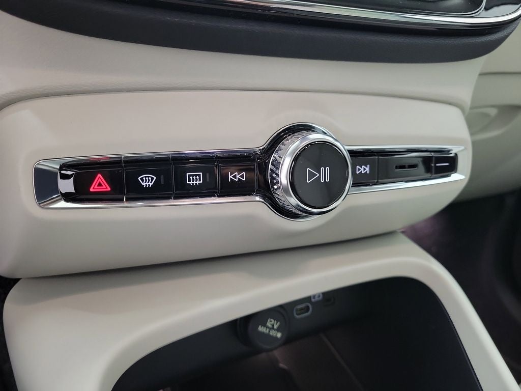 2026 Volvo XC40 B5 Plus