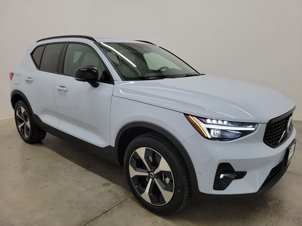 2026 Volvo XC40 B5 Plus
