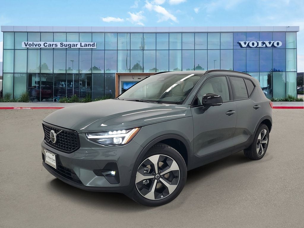 2026 Volvo XC40 B5 Plus