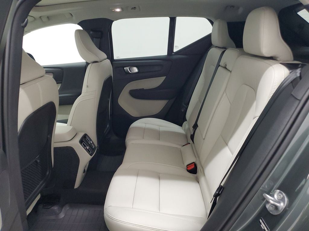 2026 Volvo XC40 B5 Plus