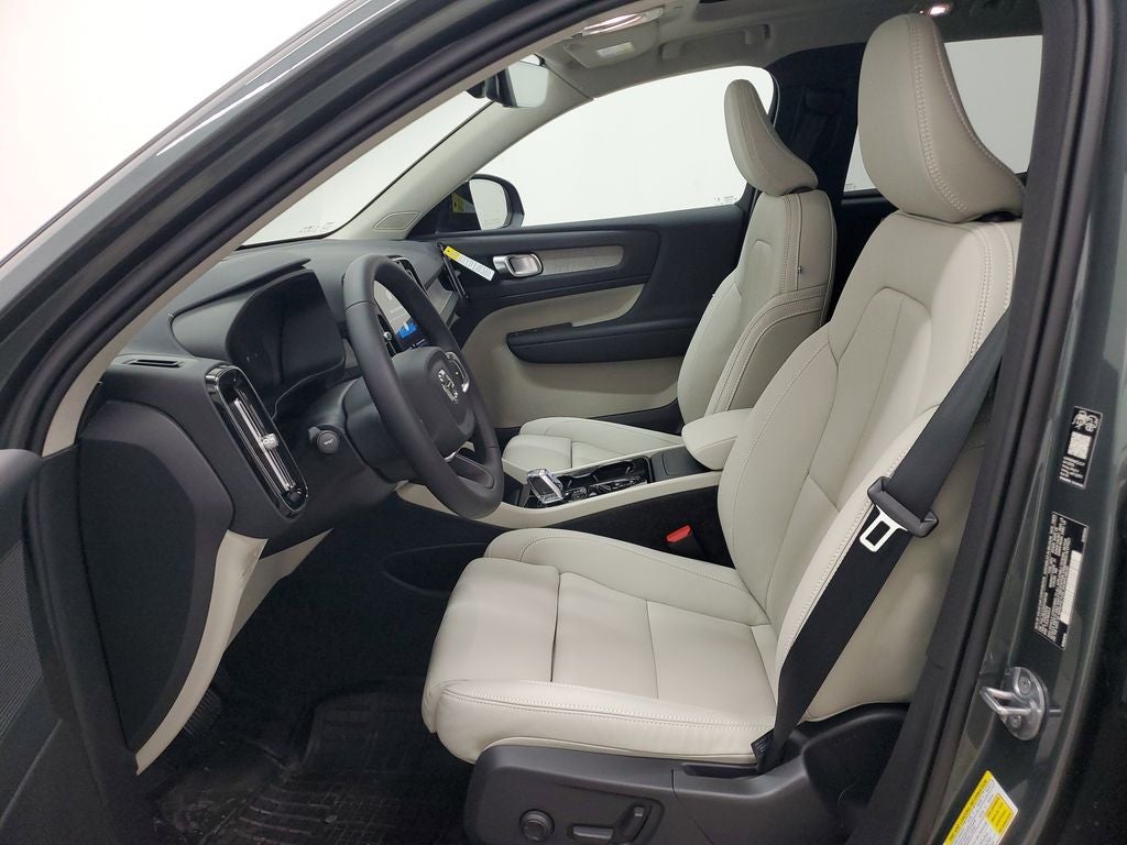 2026 Volvo XC40 B5 Plus