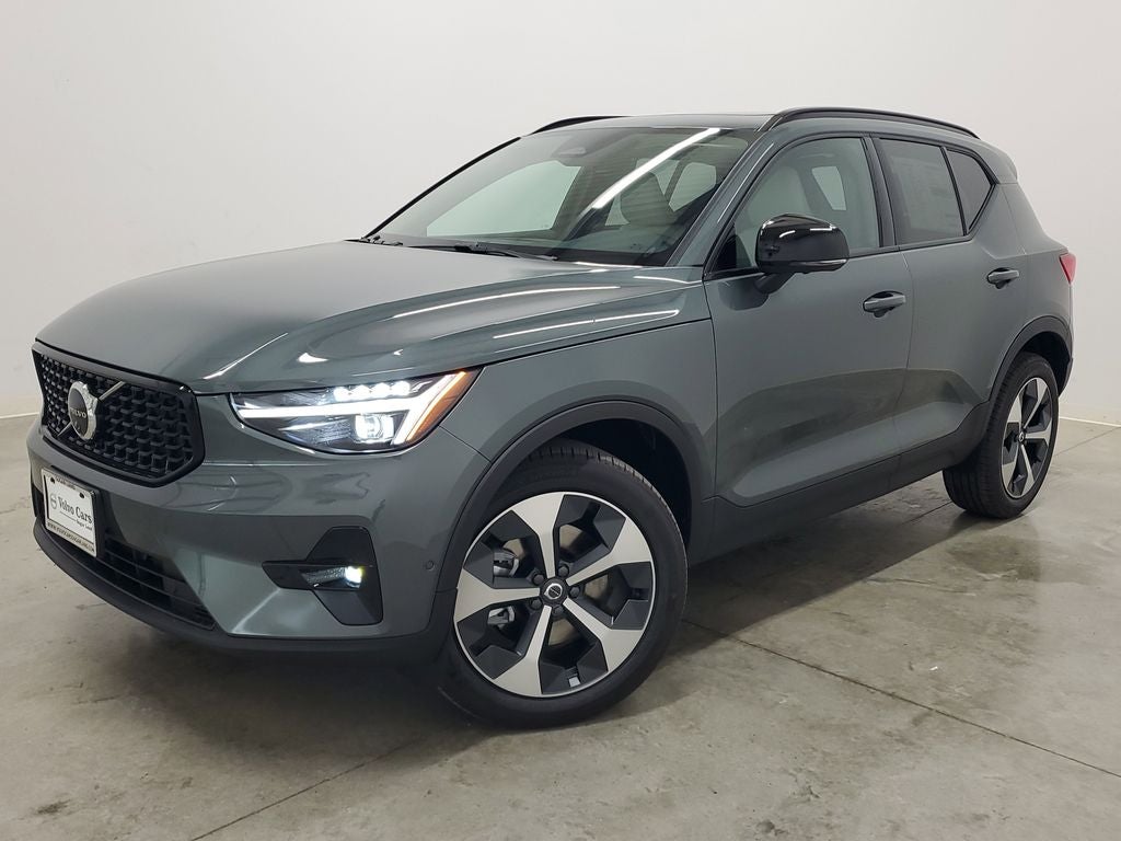 2026 Volvo XC40 B5 Plus