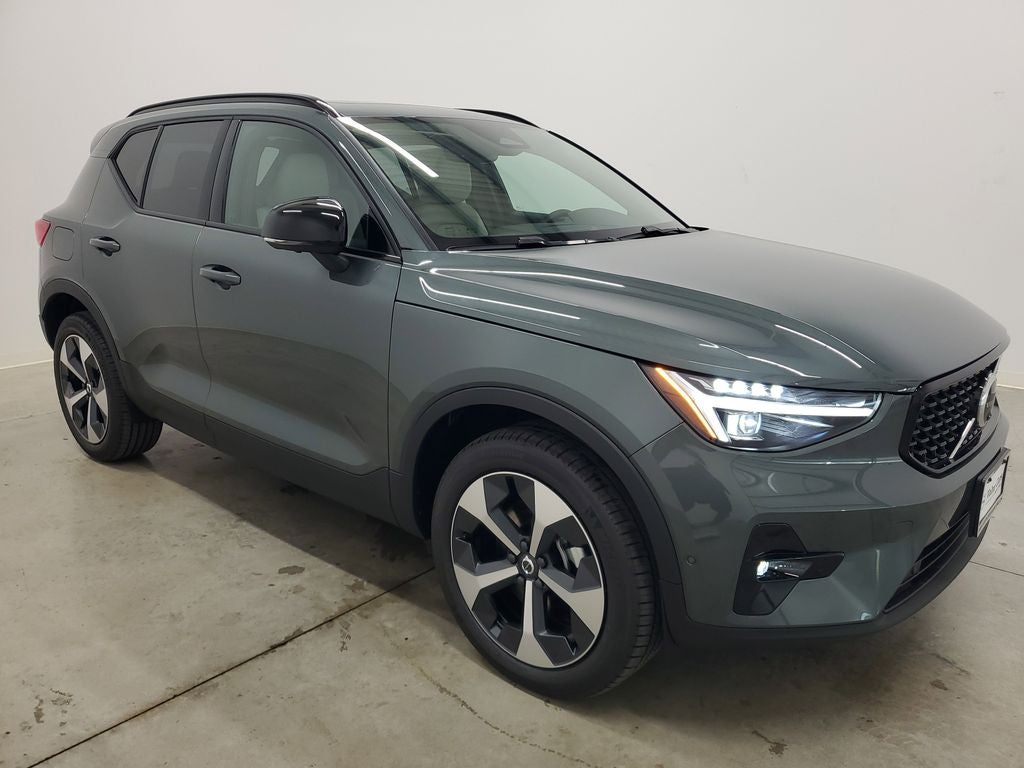 2026 Volvo XC40 B5 Plus