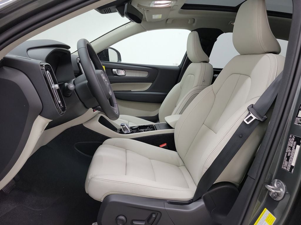 2026 Volvo XC40 B5 Plus