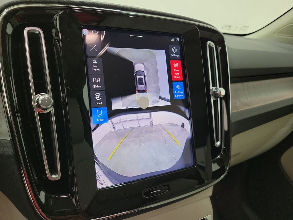 2026 Volvo XC40 B5 Plus