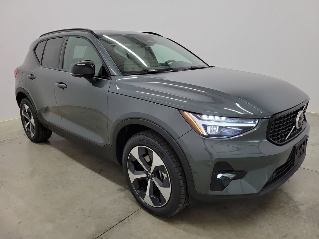 2026 Volvo XC40 B5 Plus