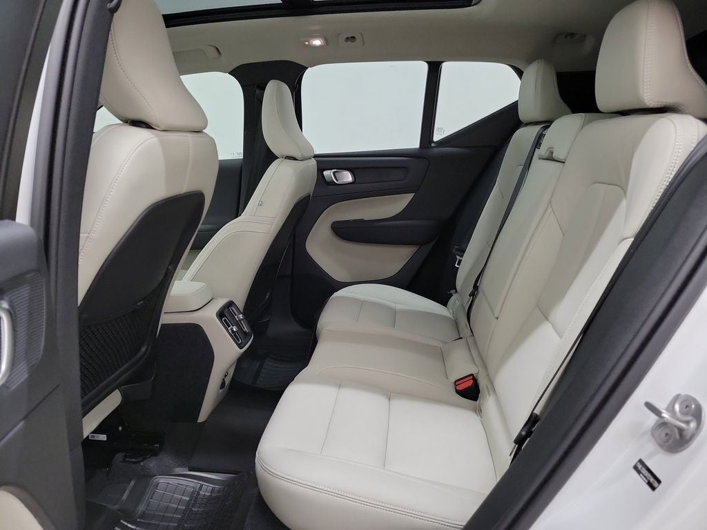 2026 Volvo XC40 B5 Plus