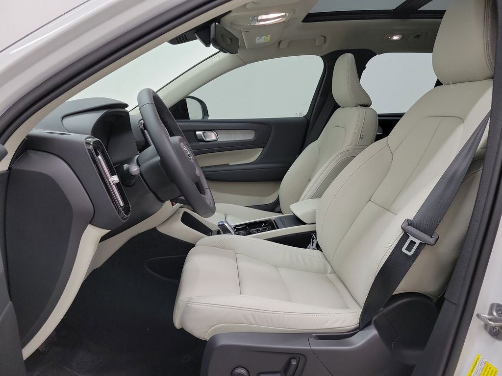 2026 Volvo XC40 B5 Plus