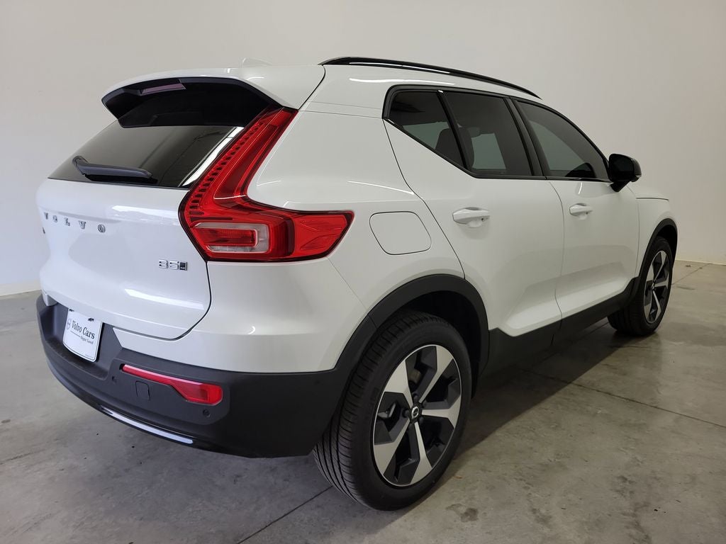 2026 Volvo XC40 B5 Plus
