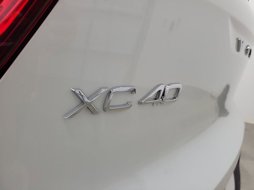 2026 Volvo XC40 B5 Plus