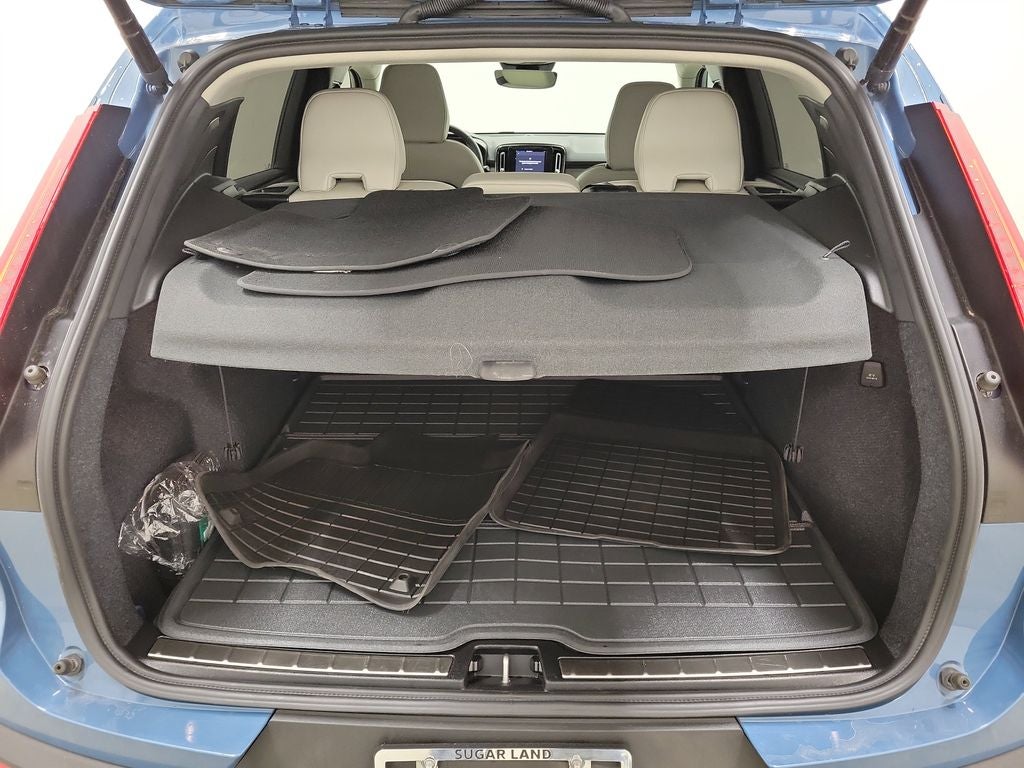 2024 Volvo XC40 B5 Plus Bright Theme