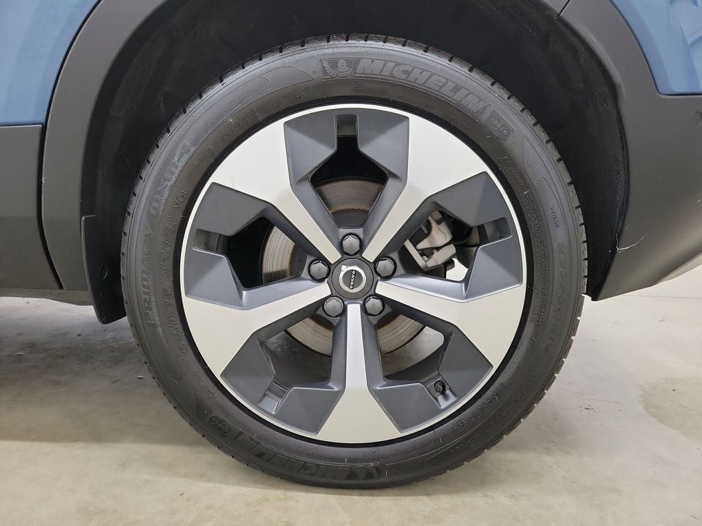 2024 Volvo XC40 B5 Plus Bright Theme