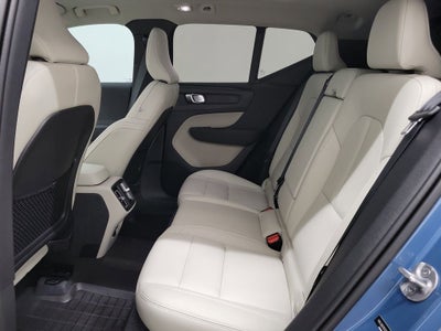 2024 Volvo XC40 B5 Plus Bright Theme