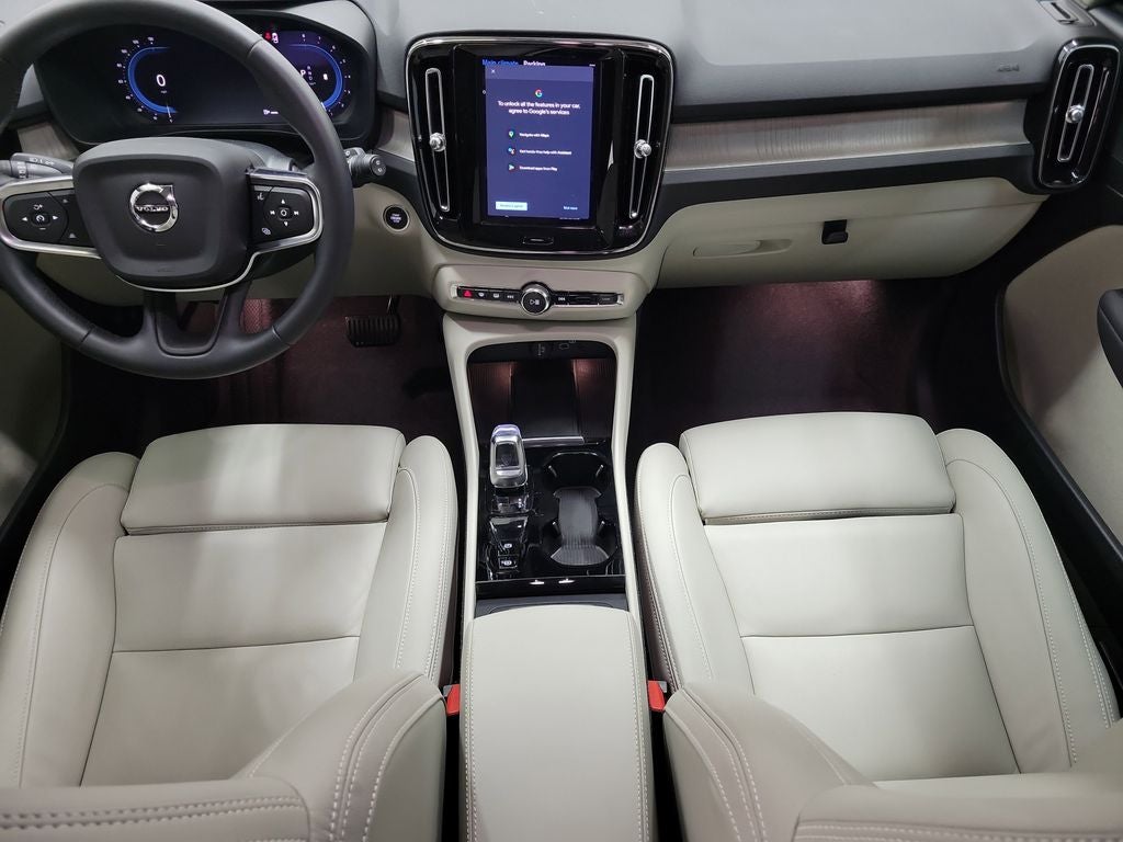 2024 Volvo XC40 B5 Plus Bright Theme