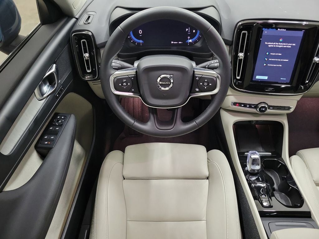 2024 Volvo XC40 B5 Plus Bright Theme