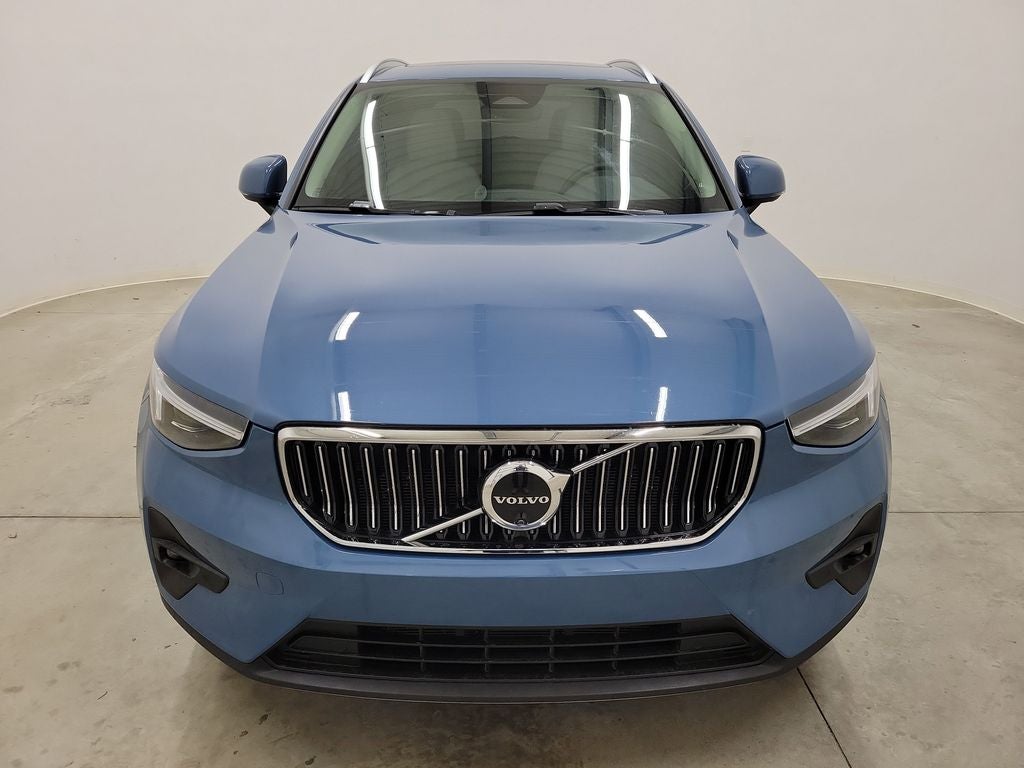 2024 Volvo XC40 B5 Plus Bright Theme
